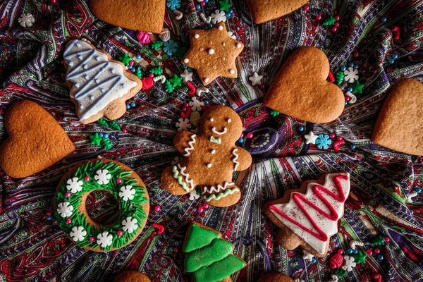 Mutlu yıllar için Noel kurabiyeleri. Şenlikli yemek.