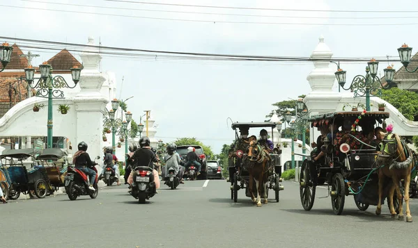 Tłum Pojazdów Punkcie Titik Nol Kilometr Lub Punkcie Zerowym Yogyakarta — Zdjęcie stockowe