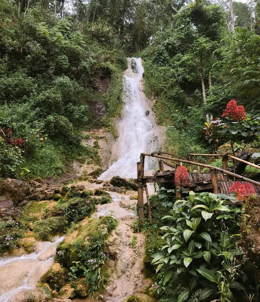 Cascada Kembang Soka Kulon Progo Yogyakarta Indonesia — Foto de Stock