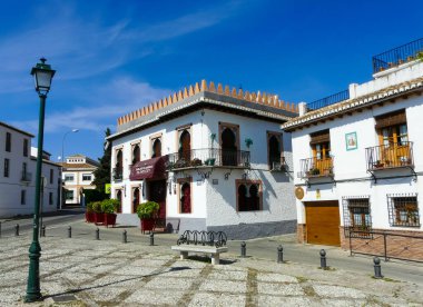 Gün ortasında güneşli Granada