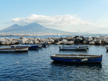 Napoli Körfezi ve Vezüv Dağı. 