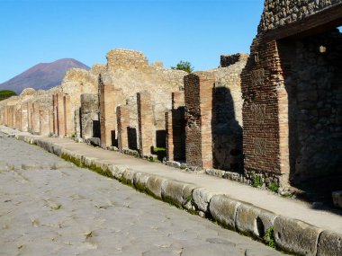 Pompeii 'deki antik kaldırım sokağı. 