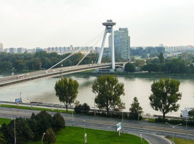 Bratislava ve Tuna Nehri şehir manzarası 
