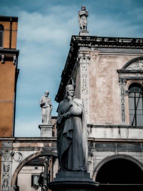 dante alighieri, verona heykeli 