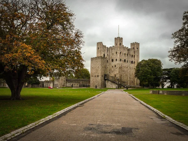 Rochester 'daki şatoya giden yol. 