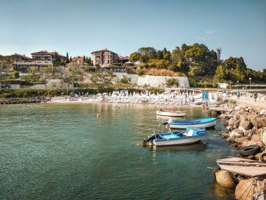 Nesebar plajı ve güzel bir manzara. 
