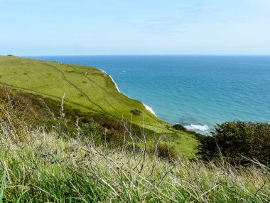 Dover 'ın Beyaz Uçurumlarının güzel manzarası 