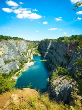 Büyük Amerika 'da terk edilmiş bir taş ocağı. 