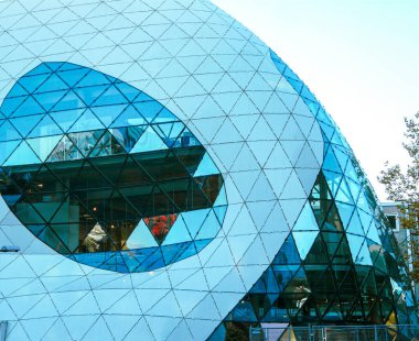 Eindhoven 'ın modern gelecekçi mimarisi. 