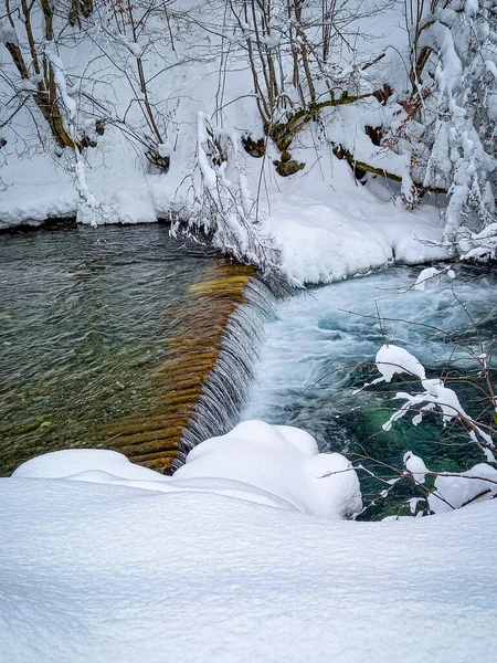 Kosivska Nehri 'nin Akıntıları 