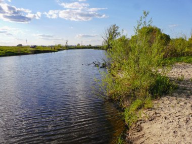 Dnipro Nehri ve güzel bir Ukrayna vahşi doğası. 