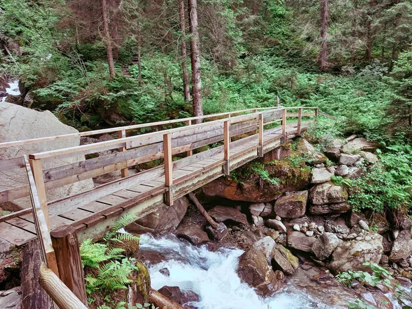 Walking Beautiful Wooden Bridge Austria — Foto de Stock