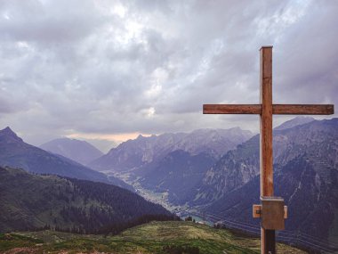 Wooden cross on the Kaltenberg mountain 