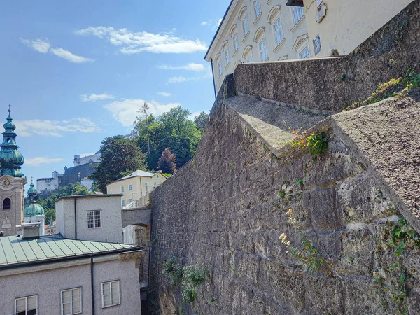 オーストリア ヨーロッパのザルツブルクの古い石造りの建築 — ストック写真