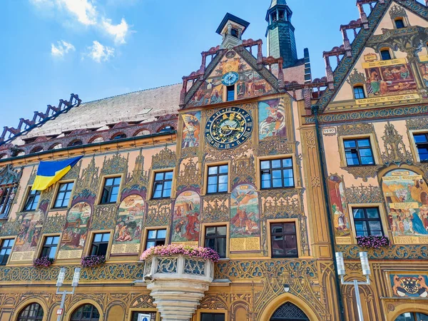 Ulm Városháza Ukrajna Zászlója — Stock Fotó