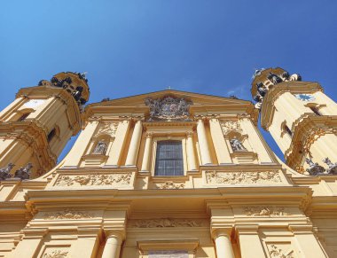 Münih 'teki Saint Cajetan ve Adelaide Tiyatro Kilisesi. 