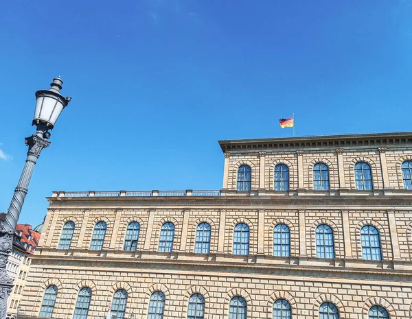 Bandera Alemana Está Parte Superior Del Edificio Munich — Foto de Stock