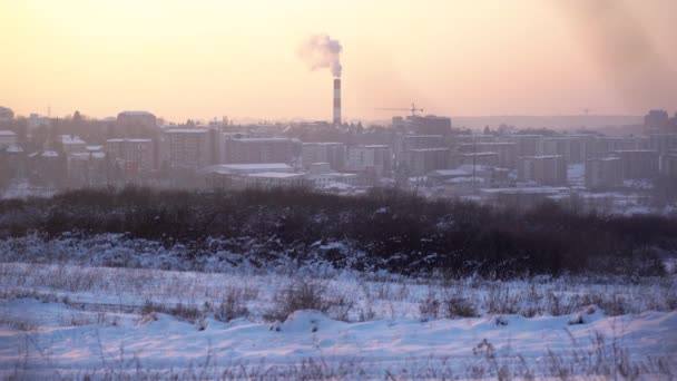 Een Uitzicht Open Stad Een Zonnige Dag Winter Waarin Mist — Stockvideo