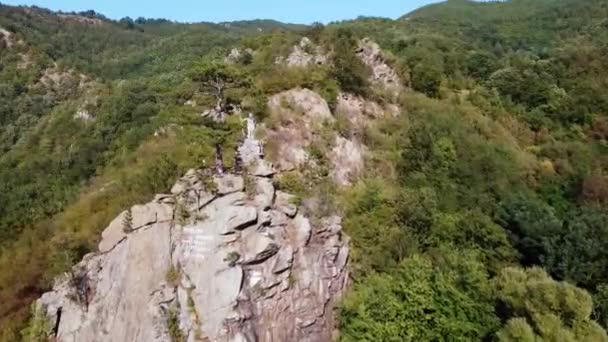 Vue Aérienne Par Drone Sur Une Statue Pierre Construite Honneur — Video