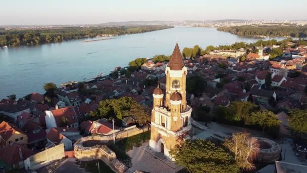 Uma Fortaleza Fortificada Com Paredes Pedra Grossas Torres Localizadas Cidade — Vídeo de Stock