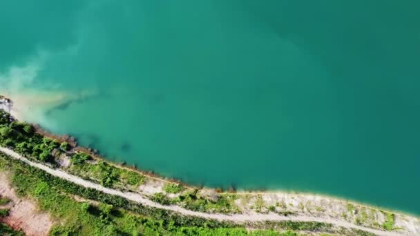 Large Beautiful Lake Turquoise Water Sandy Beaches Lots Wildlife — Stock Video