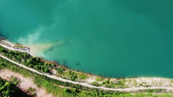 Velké Krásné Jezero Tyrkysové Vody Písečnými Plážemi Spousta Volně Žijících — Stock video