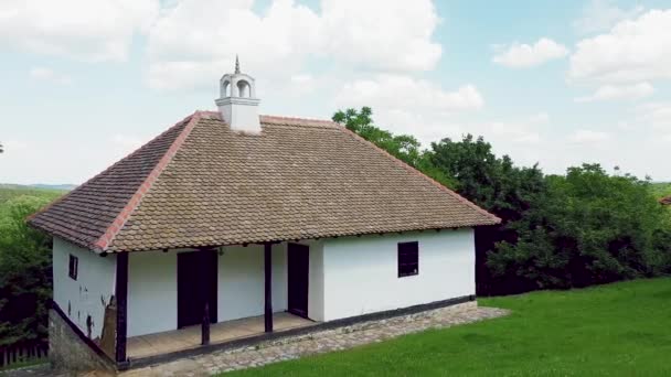 Antiga Casa Histórica Construída Lama Com Uma Bela Vista Natureza — Vídeo de Stock