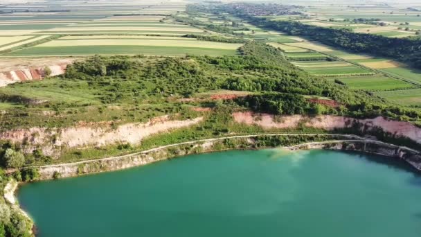 Large Beautiful Lake Turquoise Water Sandy Beaches Lots Wildlife — Stock Video