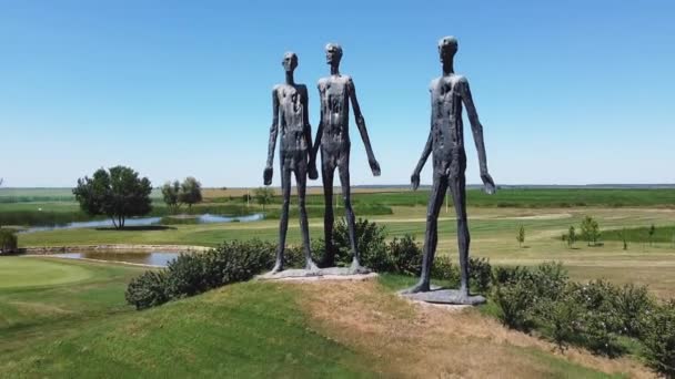 코스와 호수가 드넓은 인간의 모습으로 역사적 기념비 — 비디오