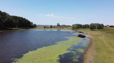 Ulusal rezerv içinde ekolojik kaynaklı bir nehir.