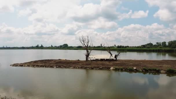 Opuštěné Stáje Ekologické Farmě Jezera — Stock video