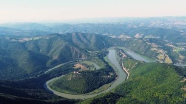 Nehirlerin ve köylerin 05 'teki yol ayrımlarına bakın.