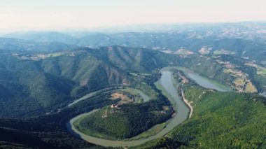 Nehirlerin ve köylerin 06 'daki yol ayrımlarına bakın.