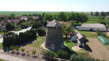 Havadan alınan eski yel değirmenleri