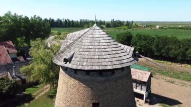 Havadan alınan eski yel değirmenleri