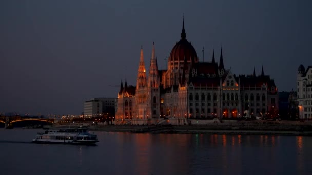 Timelapse Parlamento Húngaro Edifício Por Noite — Vídeo de Stock