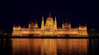 Macaristan Parlamento Binası gece