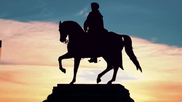 Monument Aux Soldats Cheval Statue Comte Gyula Andrssy Prise Avant — Video