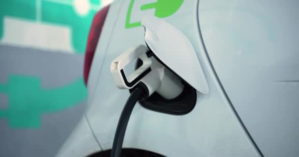 Carregador Para Veículos Elétricos Durante Carregamento Veículo Elétrico Está Progress — Vídeo de Stock