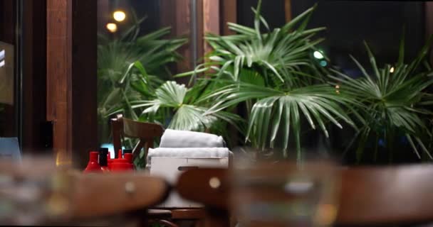 Interiér Restaurace Živými Květinami Mp4 — Stock video