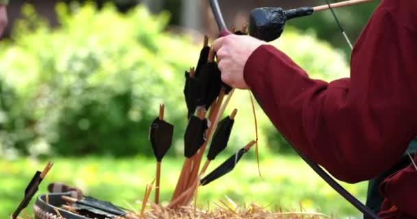 Setting Bows Arrows Shooting — Vídeo de Stock