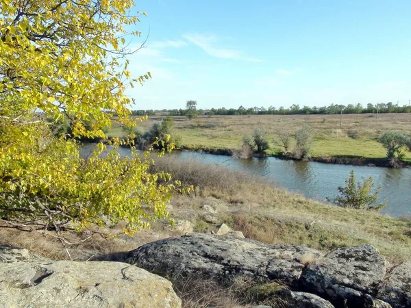 Landscape Steppe River Carries Its Waters High Banks Decorated Autumn — Stock fotografie