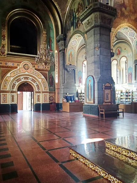 Panorama Prayer Hall Orthodox Church Covered Mirror Marble Reflects Sunlight — Stockfoto