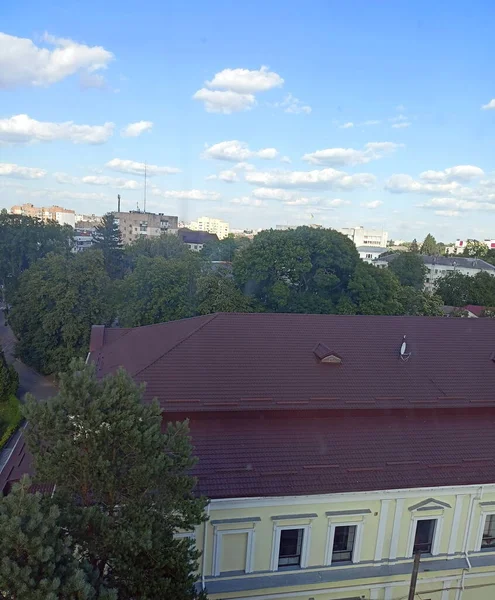 Panorama Sunset Residential Quarters City Which Rainbow Colors Illuminates Snow — Foto de Stock