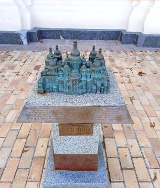 Walking around Kyiv, you can often come across miniature sculptural compositions of the same churches, temples and cathedrals that stand on almost every street of the ancient part of the city.