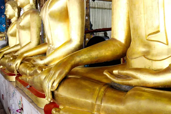 Fila Color Dorado Estatua Buda Están Sentados Postura Bangkok Tailandia —  Fotos de Stock