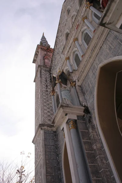 Front Église Couleur Grise Ciel Bleu Nativité Notre Dame Catherdral — Photo