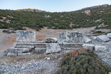 Dosemealti, Antalya, Türkiye - 14 Aralık 2016: Ariassos antik kenti, su kemerleri