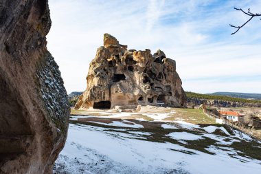 İhsaniye, Afyon, Türkiye - 12 Mart 2021: Phrygian vadisi, Midas anıtı ve taş mezarları