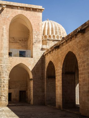 Artuklu, Mardin, Türkiye - 02 Eylül 2017: Tarihi Kasimiye Madrasa, Mardin, Güneydoğu Türkiye